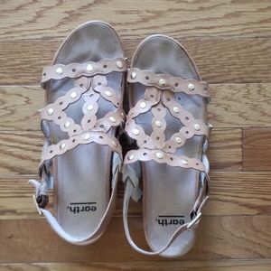 Earth Tan Sandals Sz 10